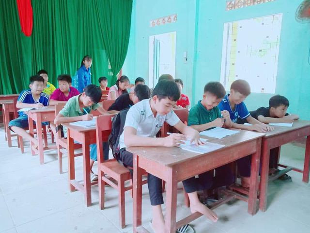 Lớp học hè miễn phí lại có “thưởng” thu hút học sinh - 2 Lớp học hè miễn phí lại có “thưởng” thu hút học sinh - 2