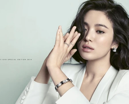 Song Hye Kyo - Bà mẹ xinh đẹp, quyến rũ