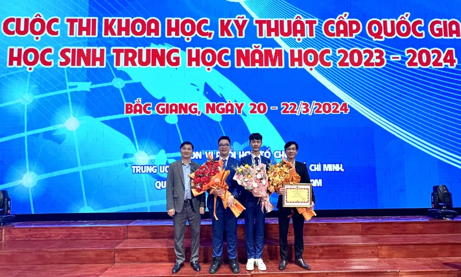 Thầy và trò Trường THPT Chuyên Tuyên Quang có Dự án được Bộ GD&ĐT lựa chọn tham gia Hội thi KHKT quốc tế - ISEF 2024 tại Mỹ.