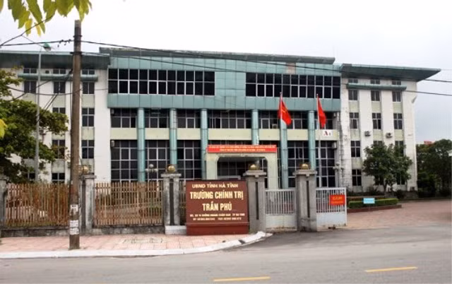 Trường trung cấp Chính trị Hà Tĩnh.