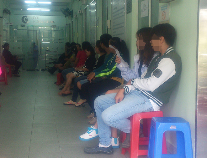 Nam giới vô sinh ngày càng tăng: Ngại đi khám, đổ lỗi cho... vợ ảnh 1 Nam giới vẫn rất ngần ngại đi khám vô sinh, hiếm muộn dù rằng tại Việt Nam, khoảng trên 90% nam giới trong các cặp vợ chồng hiếm muộn có các chỉ số của tinh trùng dưới chuẩn thấp nhất của Tổ chức Y tế Thế giới /// Ảnh: Nguyên Mi