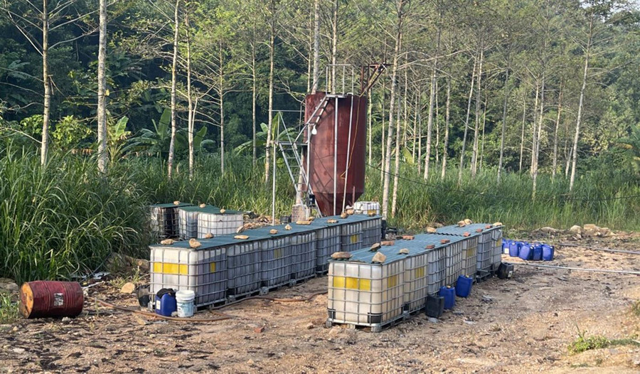 Tháp pha chế chưng cất