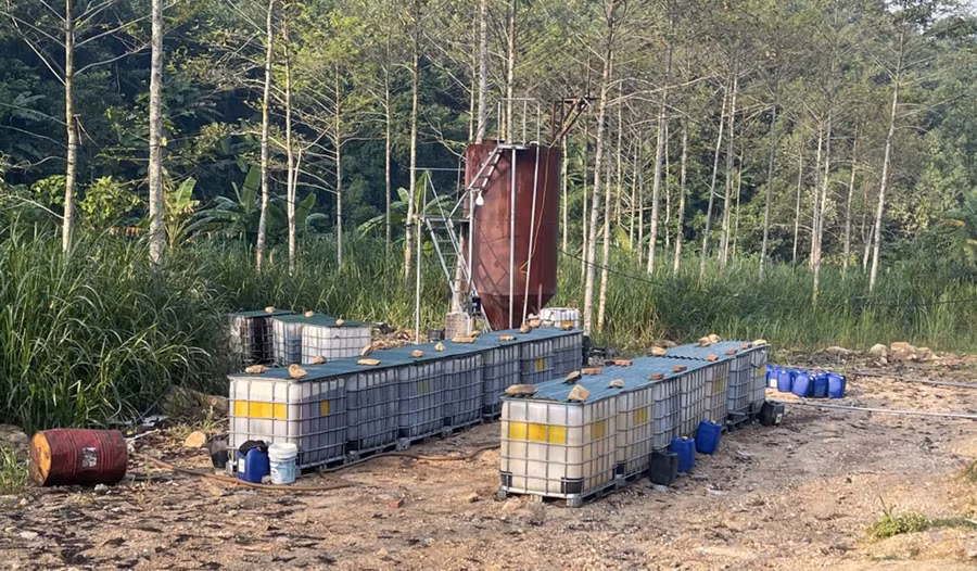 Tháp pha chế chưng cất