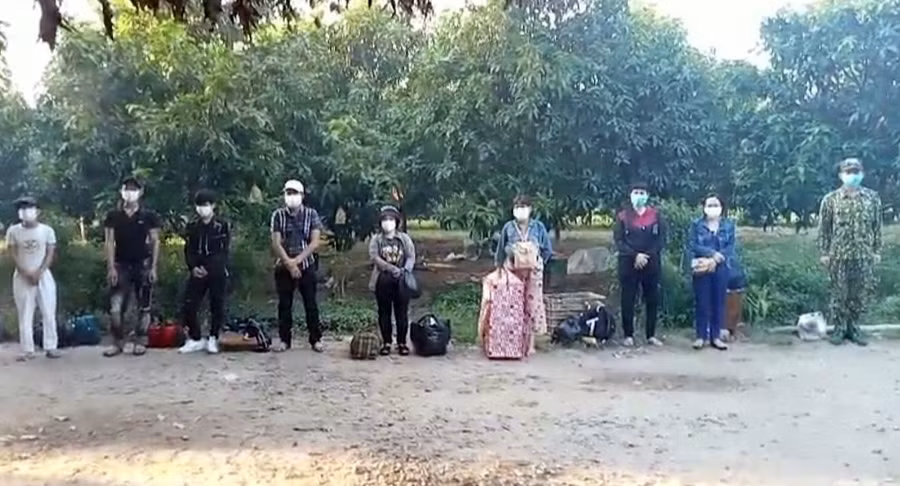 Nhóm người bị bắt giữ khi nhập cảnh trái phép về Việt Nam. Ảnh: Sức khỏe đời sống