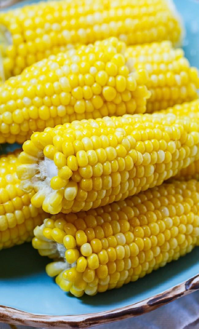 Con gái luộc ngô lại cho thêm cả bơ và sữa, mẹ nhìn thấy thì nhăn mặt nhưng ăn thử mới biết đó là cực phẩm không chê vào đâu được ảnh 4 Con gái luộc ngô lại cho thêm cả bơ và sữa, mẹ nhìn thấy thì nhăn mặt nhưng ăn thử mới biết đó là cực phẩm không chê vào đâu được ảnh 4