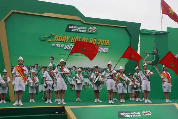 Các đại biểu dự "Ngày hội đi bộ vì vì thế hệ Việt Nam năng động 2018” 