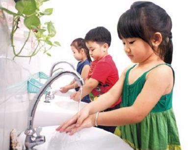 Bác sĩ Nhi hướng dẫn cách phòng bệnh và chăm sóc trẻ em trong mùa nóng ảnh 2