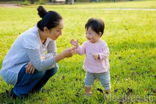 Khen con “rất thông minh”, tưởng khích lệ con mà hóa ra lại gây tác dụng ngược