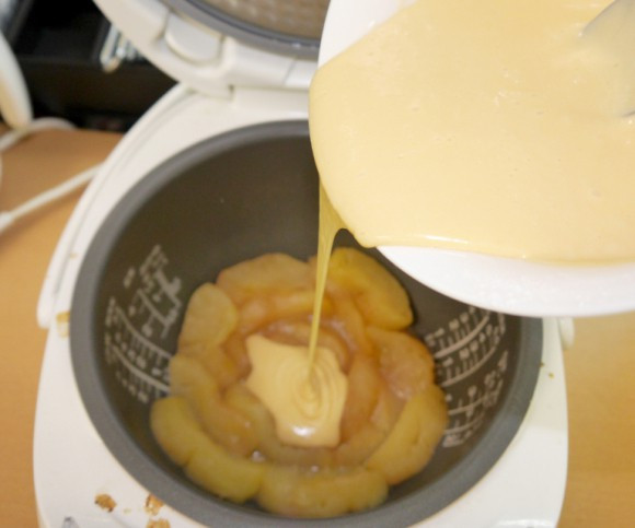 Mọi người tiếc hùi hụi nhìn cô gái đổ hết táo vào nồi cơm điện rồi nấu chín, nhưng ăn rồi ai cũng khen lấy khen để - Ảnh 6. Mọi người tiếc hùi hụi nhìn cô gái đổ hết táo vào nồi cơm điện rồi nấu chín, nhưng ăn rồi ai cũng khen lấy khen để - Ảnh 6.