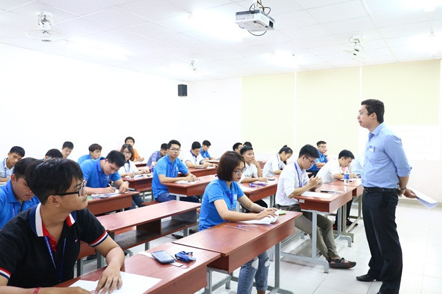 Các thí sinh bước vào vòng thi đầu tiên