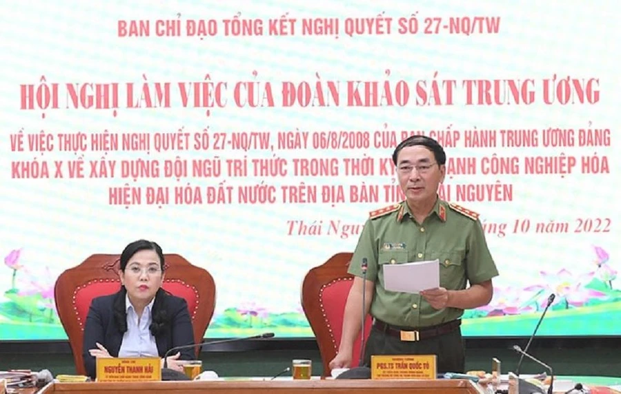 Xây dựng đội ngũ trí thức trong thời kỳ đẩy mạnh công nghiệp hóa hiện đại hóa đất nước.