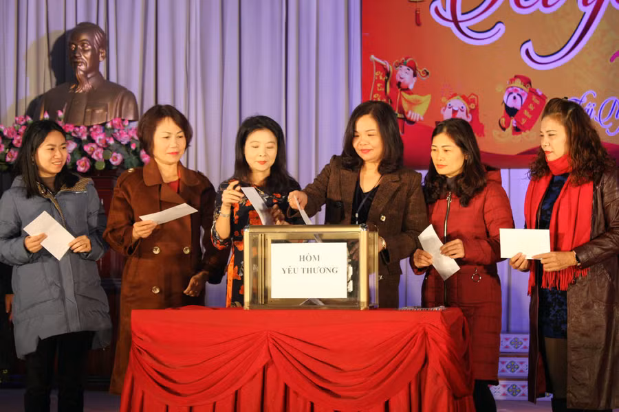 Mang Tết yêu thương đến học sinh có hoàn cảnh khó khăn