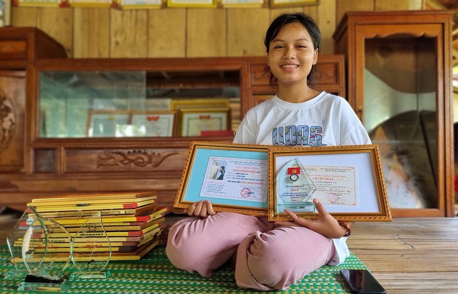 Câu lạc bộ văn hóa dân gian là nơi truyền cảm hứng cho Y Va đạt được những thành tích ấn tượng. Câu lạc bộ văn hóa dân gian là nơi truyền cảm hứng cho Y Va đạt được những thành tích ấn tượng.