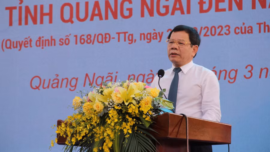Ông Đặng Văn Minh - Chủ tịch UBND tỉnh Quảng Ngãi, phát biểu tại buổi lễ.