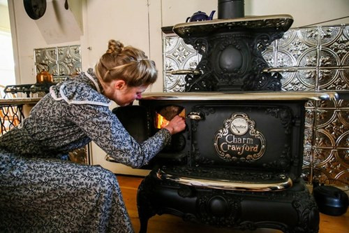 Ngôi nhà của cặp vợ chồng sống như cách đây 200 năm ảnh 11 Ngôi nhà của cặp vợ chồng sống như cách đây 200 năm ảnh 11