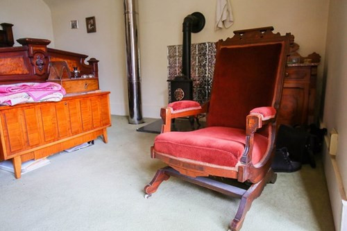 Ngôi nhà của cặp vợ chồng sống như cách đây 200 năm ảnh 9 Ngôi nhà của cặp vợ chồng sống như cách đây 200 năm ảnh 9