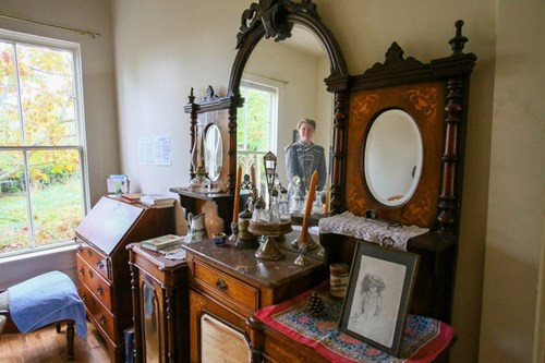 Ngôi nhà của cặp vợ chồng sống như cách đây 200 năm ảnh 12 Ngôi nhà của cặp vợ chồng sống như cách đây 200 năm ảnh 12