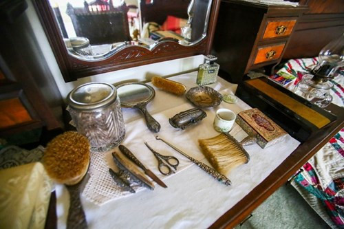 Ngôi nhà của cặp vợ chồng sống như cách đây 200 năm ảnh 13 Ngôi nhà của cặp vợ chồng sống như cách đây 200 năm ảnh 13