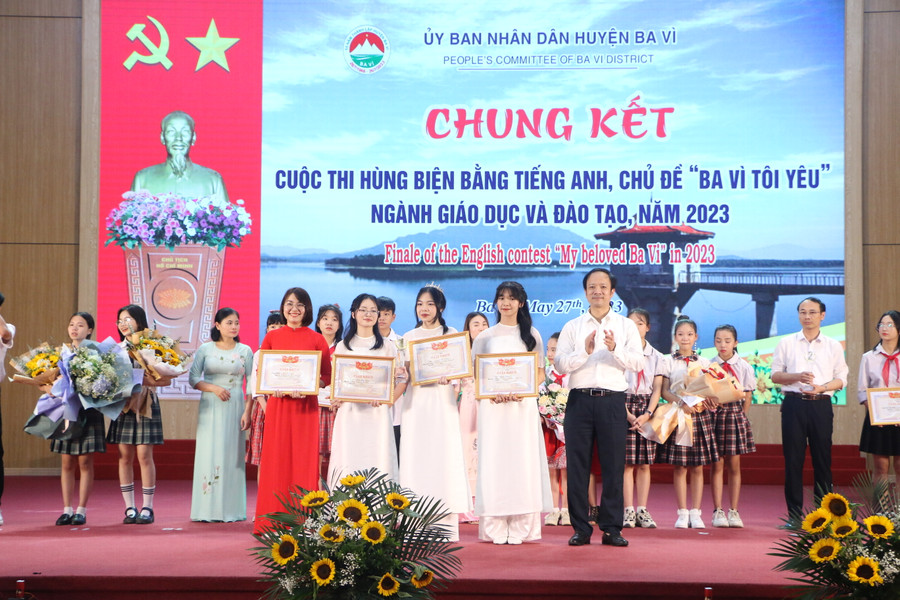 Trường THPT Quảng Oai đoạt giải Nhất của cuộc thi.