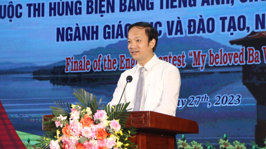 Ông Nguyễn Đức Anh - Phó Chủ tịch UBND huyện Ba Vì phát biểu khai mạc hội thi.