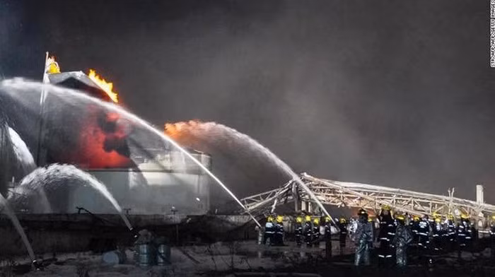 Kinh hoàng hiện trường vụ nổ nhà máy hoá chất Trung Quốc làm 800 người thương vong ảnh 4