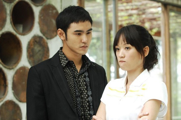 Chồng bất ngờ tặng vợ túi xách Miu Miu đắt tiền ngày 8/3, nhưng sự thật lại đắng chát thế này