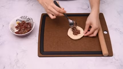 Làm sẵn một mẻ bánh mì nhân mặn thì cả tuần có đồ ăn sáng ngon - sạch - Ảnh 2.