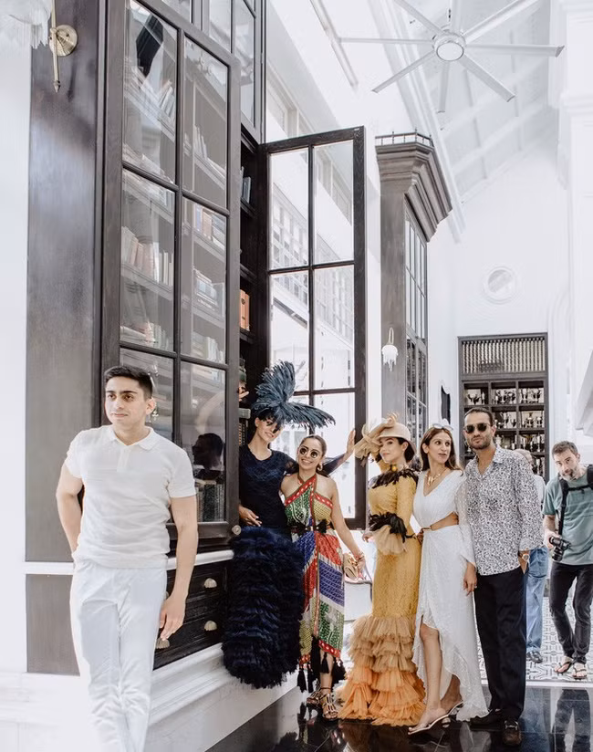 Thì ra chú rể tỷ phú Ấn Độ trong đám cưới xa hoa bậc nhất với 7 ngày ở Phú Quốc không chỉ siêu giàu mà còn cực ngôn tình thế này - Ảnh 3.