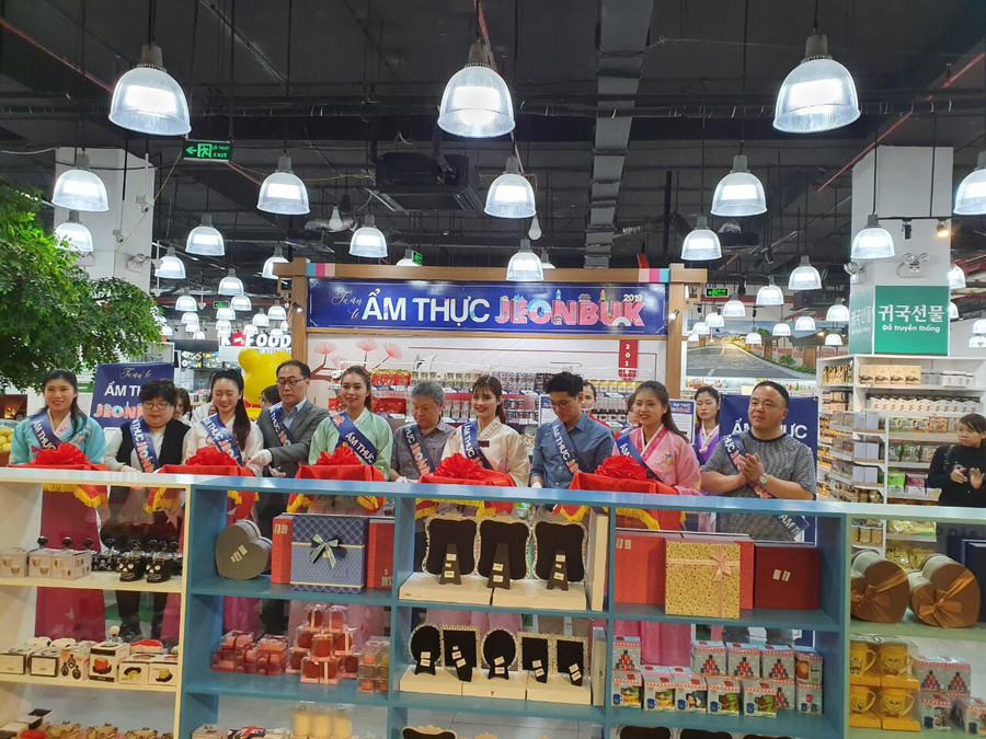 Tuần lễ ẩm thực Jeonbuk được tổ chức tại hệ thống cửa hàng K - market tại Hà Nội. Ảnh: BTC. Tuần lễ ẩm thực Jeonbuk được tổ chức tại hệ thống cửa hàng K - market tại Hà Nội. Ảnh: BTC.