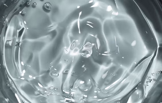 rửa mặt bằng sữa rửa mặt dạng gel