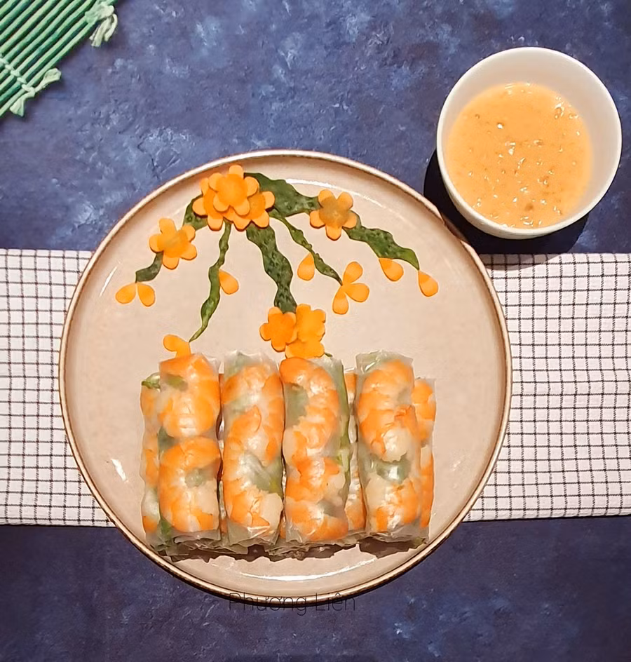 Chiêm ngưỡng món ăn trang trí cực đẹp mắt gây sốt của mẹ Việt ở Ba Lan ảnh 8