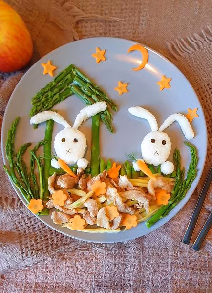 Chiêm ngưỡng món ăn trang trí cực đẹp mắt gây sốt của mẹ Việt ở Ba Lan ảnh 9