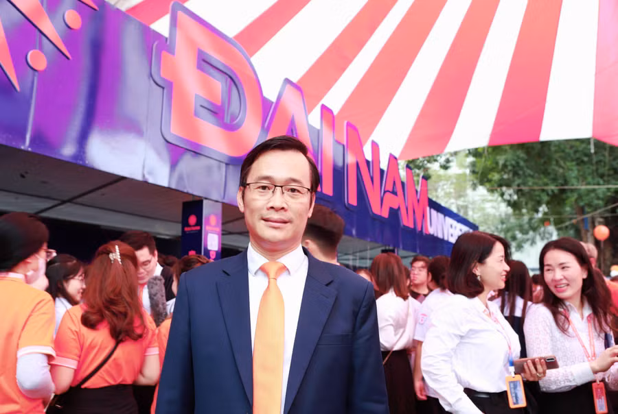 PGS.TS Phạm Văn Hồng - Hiệu trưởng Trường ĐH Đại Nam tại Ngày hội tư vấn tuyển sinh năm 2024.