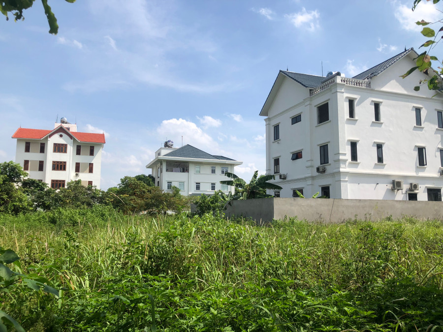 3 căn &quot;công trình&quot; có kiểu dáng biệt thự &quot;mọc&quot; trong khuôn viên của HUBT.