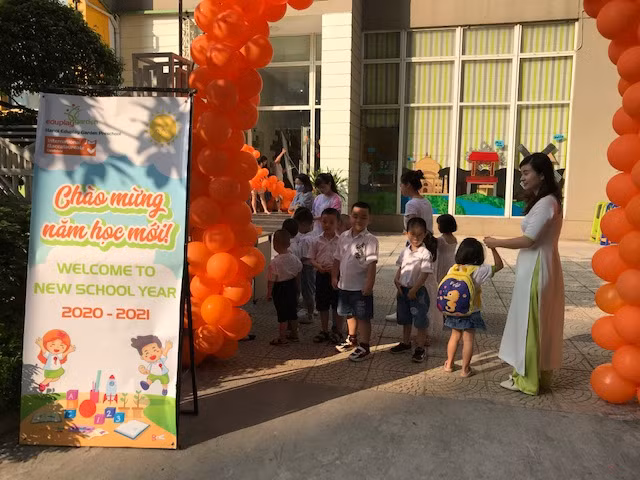 Học sinh cả nước tưng bừng khai giảng năm học mới ảnh 74