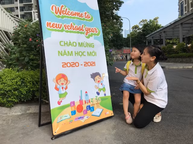 Học sinh cả nước tưng bừng khai giảng năm học mới ảnh 76