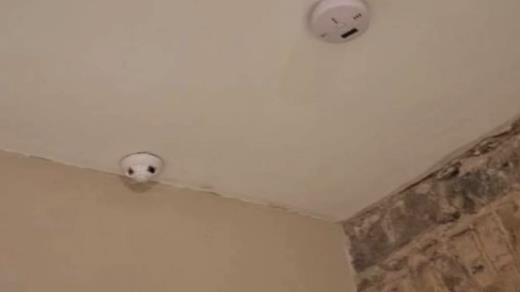 Thuê homestay, phát hoảng thấy camera quay lén phát trực tiếp Thuê homestay, phát hoảng thấy camera quay lén phát trực tiếp