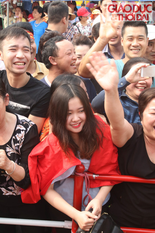 Lễ hội được sự cổ vũ rất nhiệt tình của những người dân cũng như du khách các nơi về tham gia lễ hội