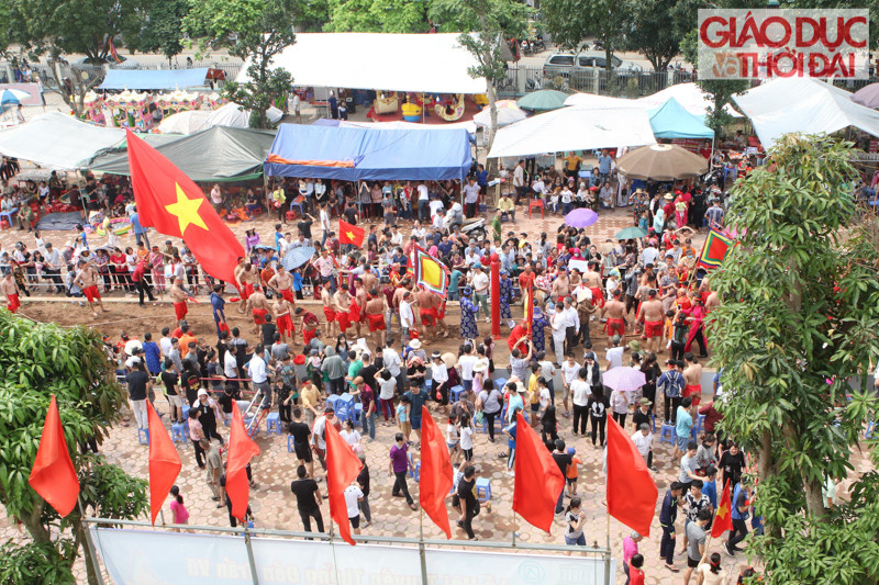 Người tham gia phần lớn là các thanh niên, trung niên khỏe mạnh, có thân hình vạm vỡ