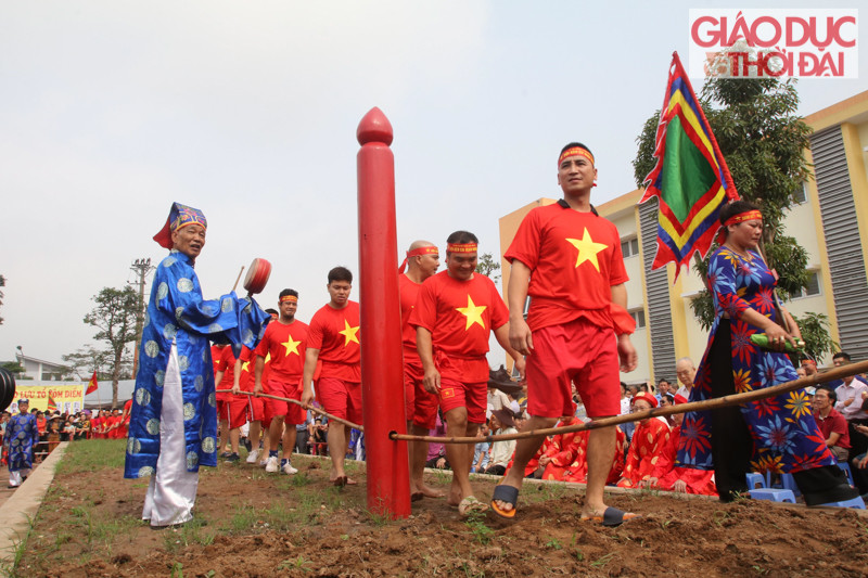 Mỗi bên là đại diện cho một thôn sẽ đấu với nhau theo hình thức đấu loại trực tiếp