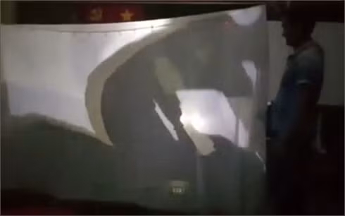 san khau hoa mon ngu van: dau la diem dung? hinh 1