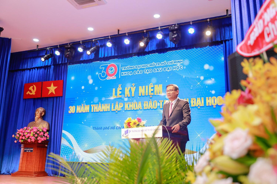 GS.TS Nguyễn Minh Hà- Hiệu trưởng nhà trường phát biểu tại buổi lễ. GS.TS Nguyễn Minh Hà- Hiệu trưởng nhà trường phát biểu tại buổi lễ.