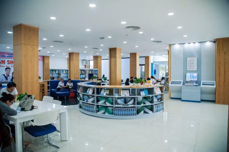 Thư viện Trường ĐH Công nghiệp Thực phẩm TPHCM.