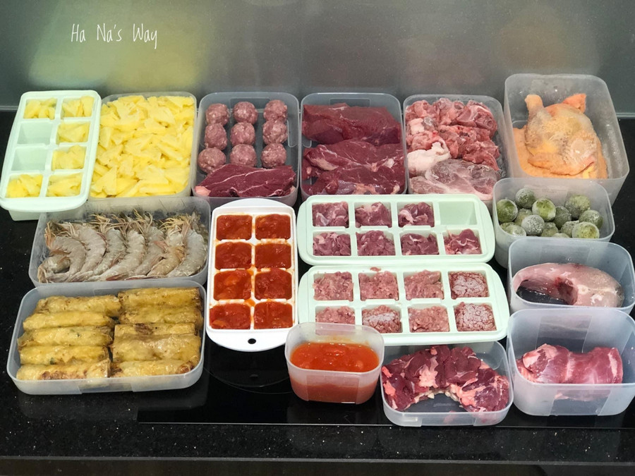 Thực phẩm nhỏ đựng vào các ngăn đá.