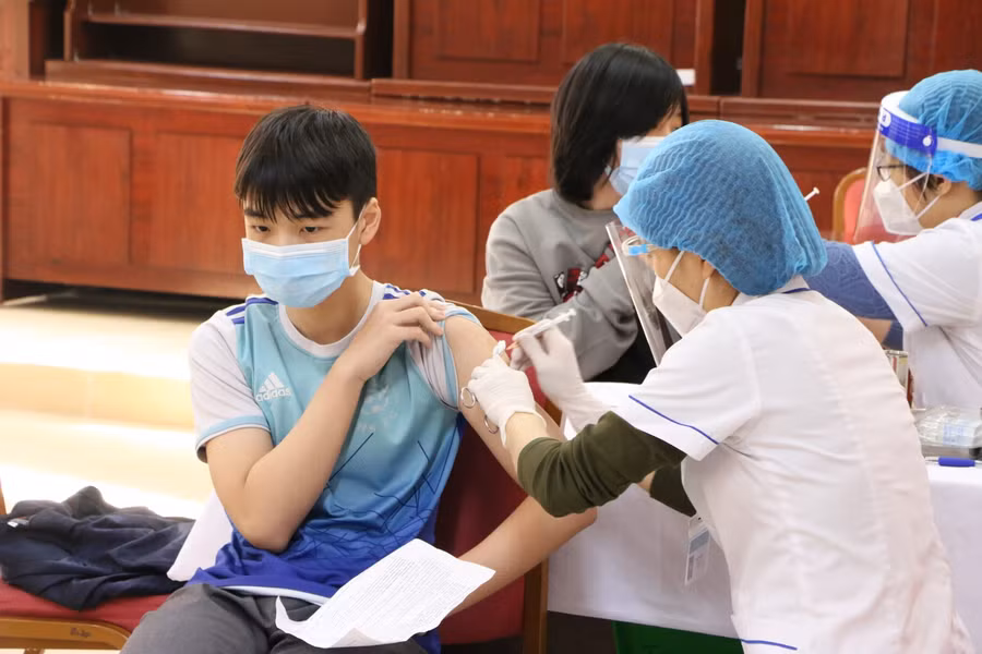 Tiêm vắc xin là một phần trong công tác phòng chống dịch Covid-19.