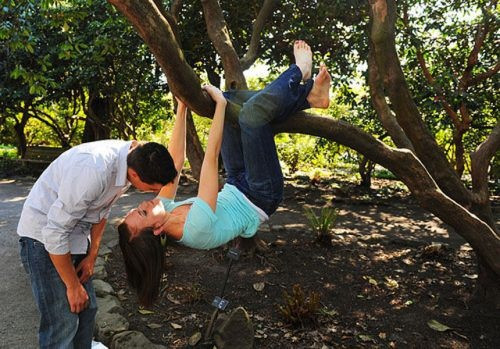 Những màn tạo dáng ‘khó đỡ’ của các cặp đôi ảnh 4