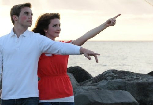 Những màn tạo dáng ‘khó đỡ’ của các cặp đôi ảnh 6