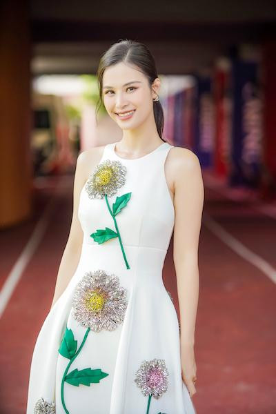 Dàn sao nổi tiếng hát ngợi ca “Tình mẹ”. Dàn sao nổi tiếng hát ngợi ca “Tình mẹ”.