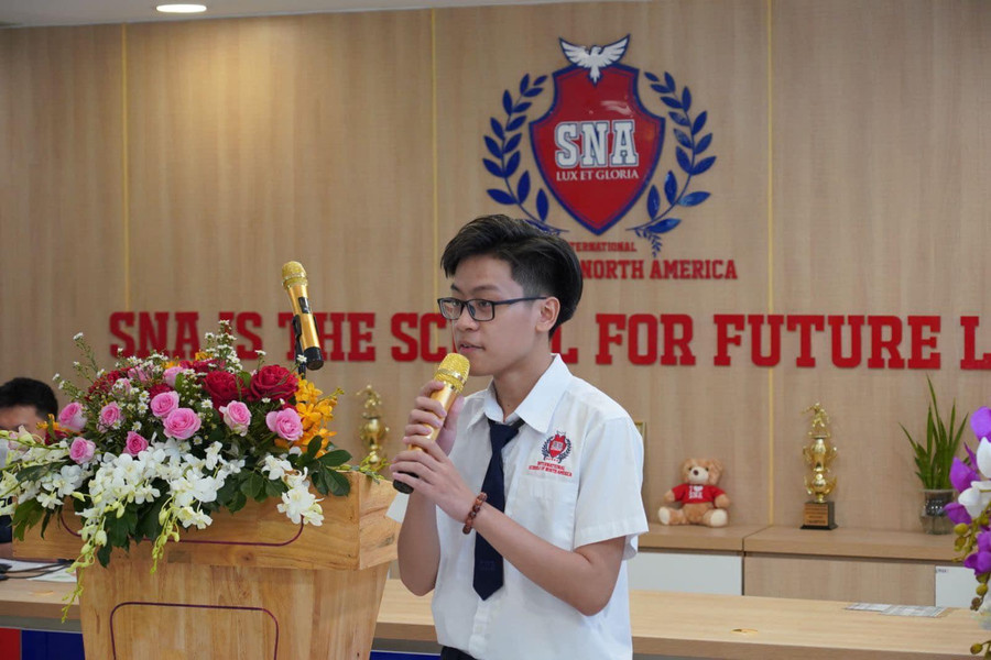 Tấn Bảo – học sinh SNA – sẽ tham gia biểu diễn “Tình Mẹ”. Tấn Bảo – học sinh SNA – sẽ tham gia biểu diễn “Tình Mẹ”.