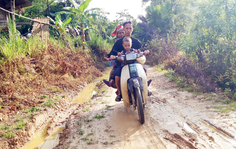 Đường đến trường rất khó khăn Đường đến trường rất khó khăn